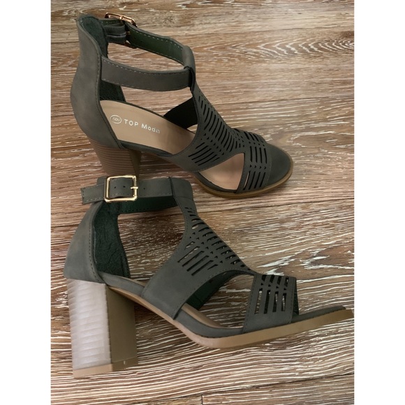 🎉LAST CHANCE HOST PICK🎉 Olive green chunky heel - Picture 3 of 5
